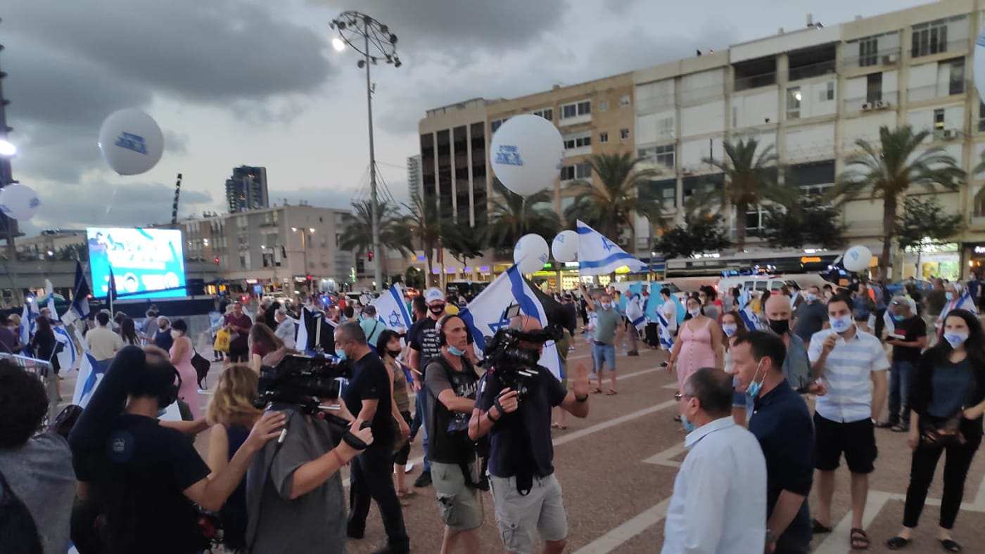 הפגנה נגד הסיפוח בכיכר רבין
